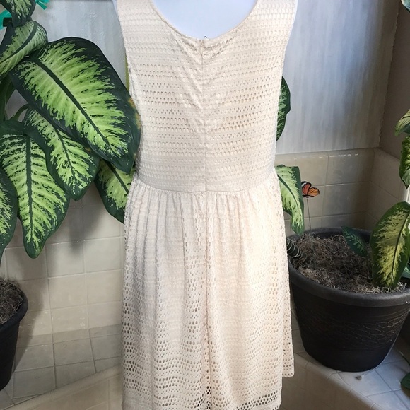 George cream fit and flare dress with overlay lace - Picture 5 of 7